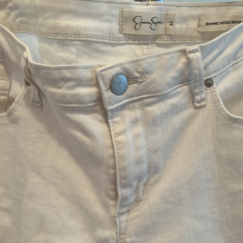 JESSICA SIMPSON FOR FOREVER ROLLED SKINNY WHITE JEANS SIZE 31. LIKE NEW.